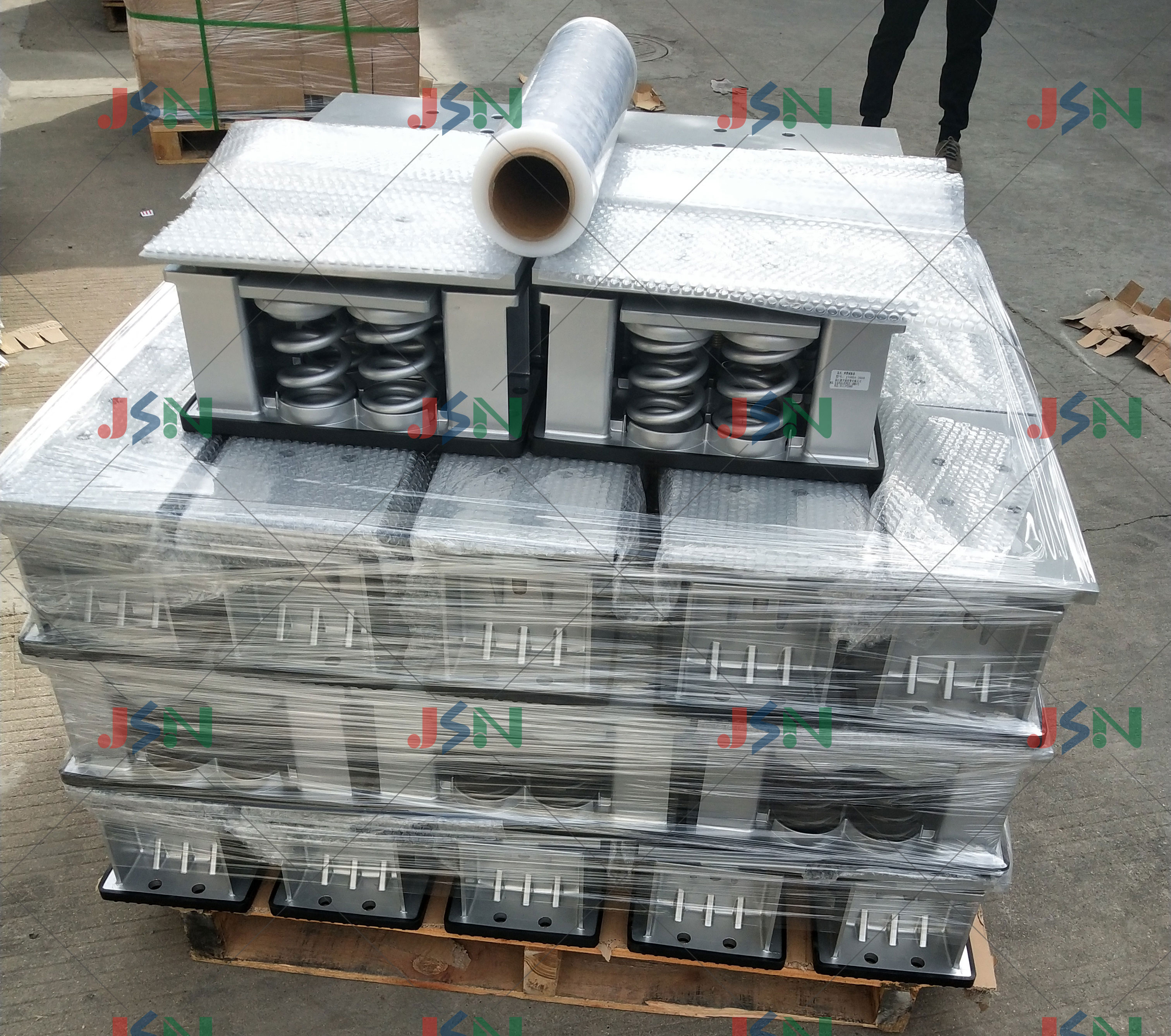 寧波新世界項目選用JSN金諾品牌混合型減震臺座